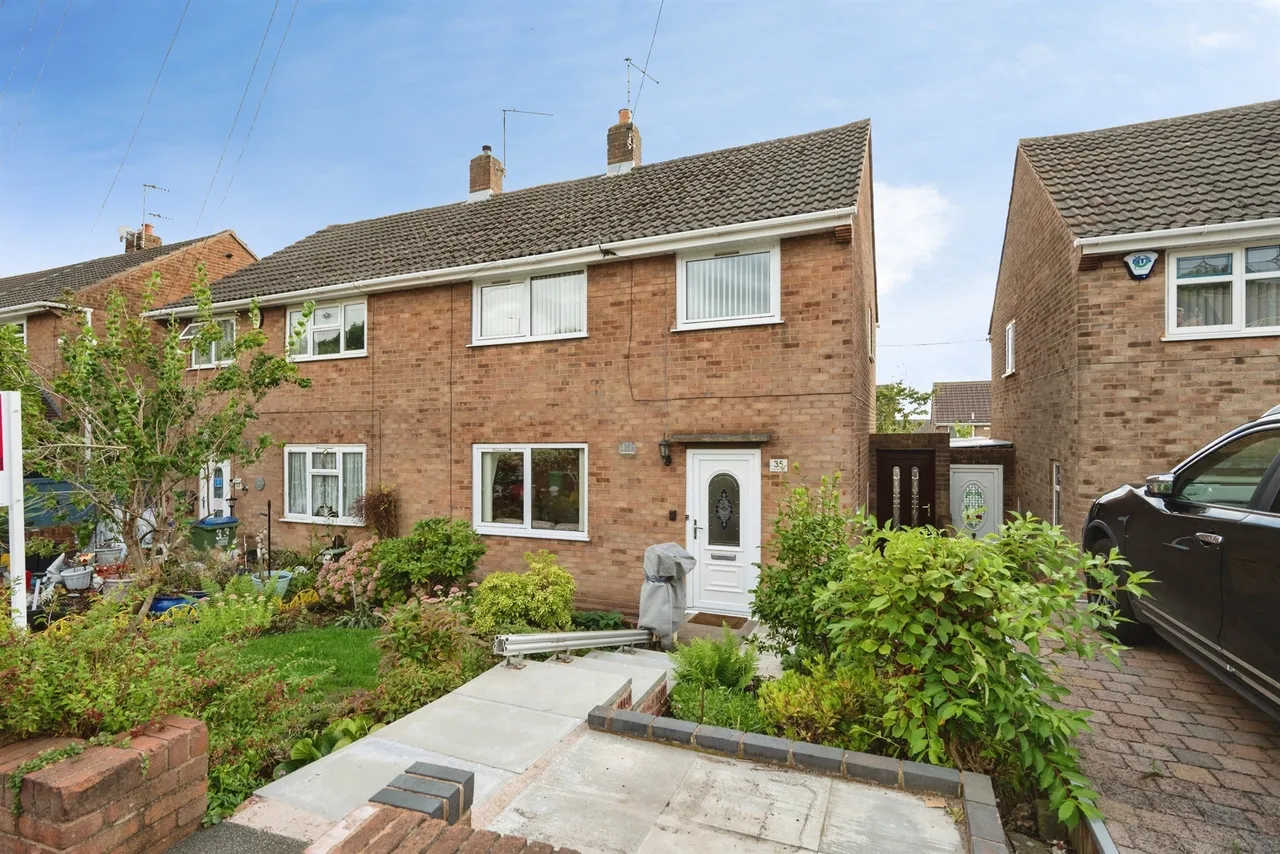 3 bed house for sale, Cromwell Close, Rowley Regis, B65