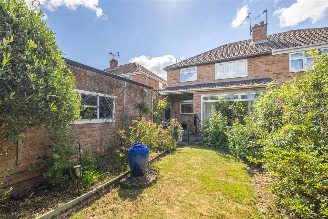 Walpole Road, Old Windsor, Windsor, SL4 2LZ, photo 13