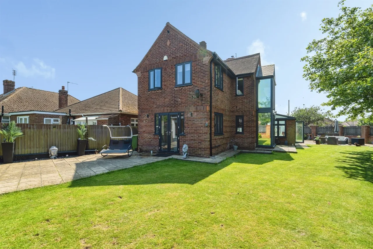 4 bed house for sale — Victoria Road, Gorleston, Great Yarmouth