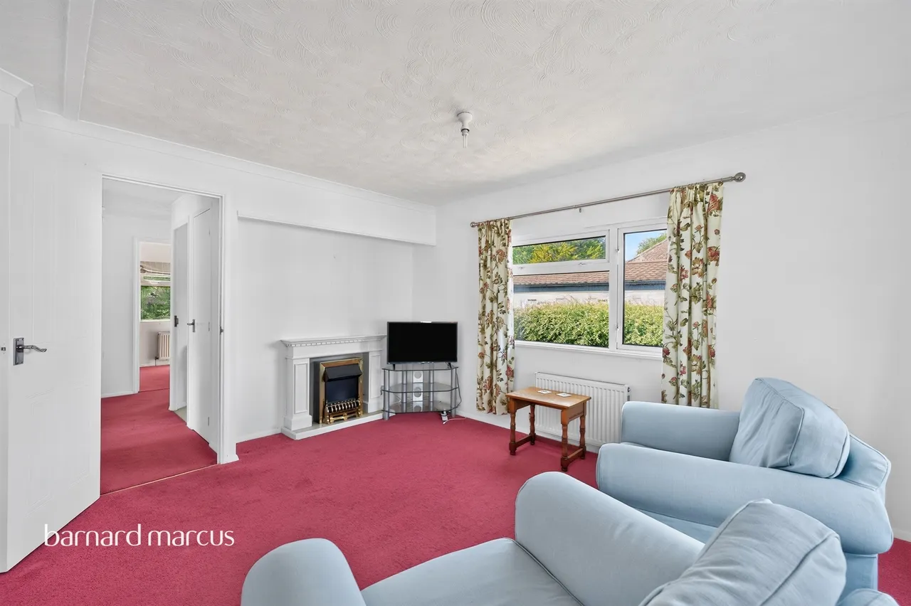 Hillcrest, Tadworth, KT20, photo 2