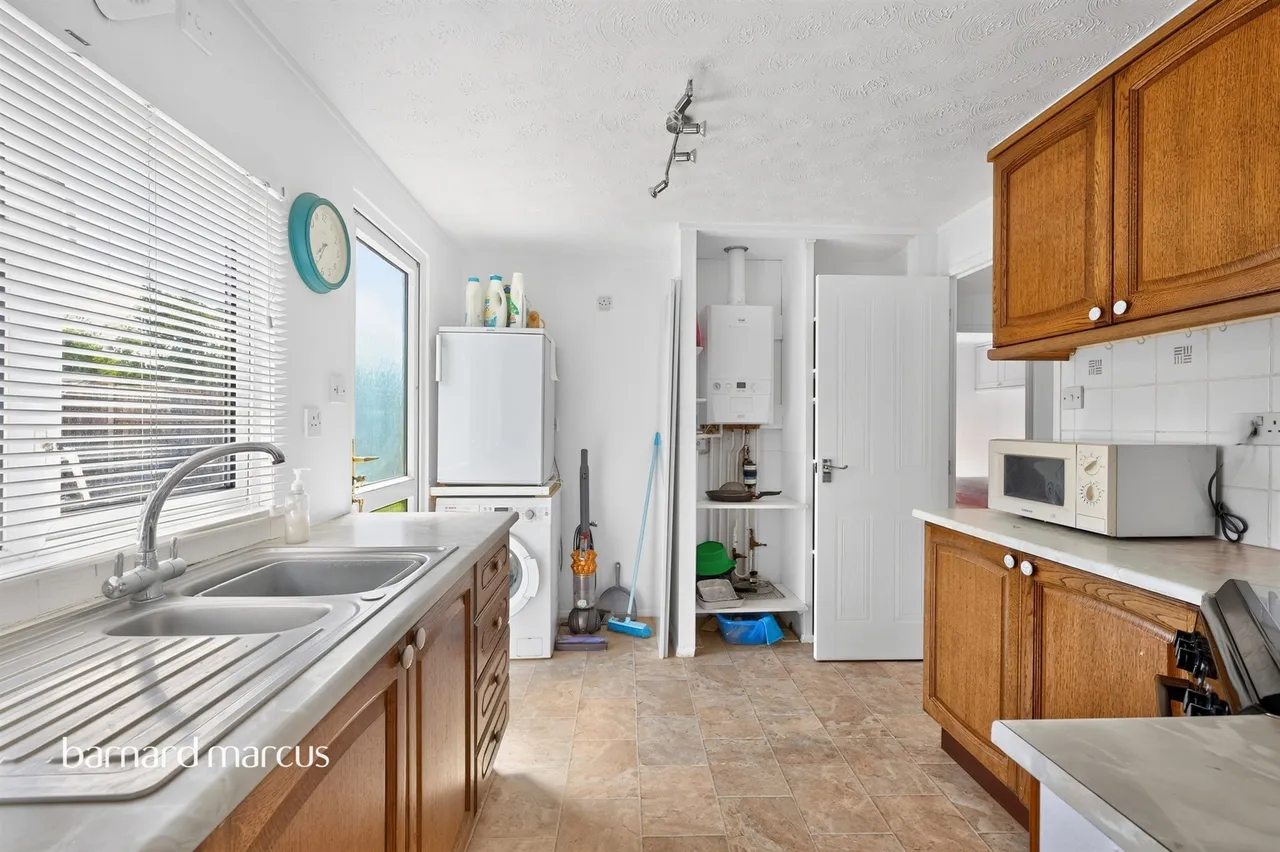 Hillcrest, Tadworth, KT20, photo 4