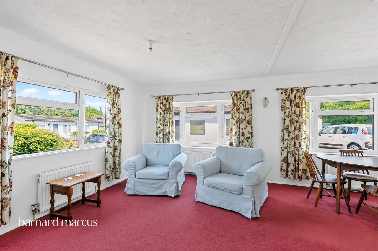 Hillcrest, Tadworth, KT20, photo 3