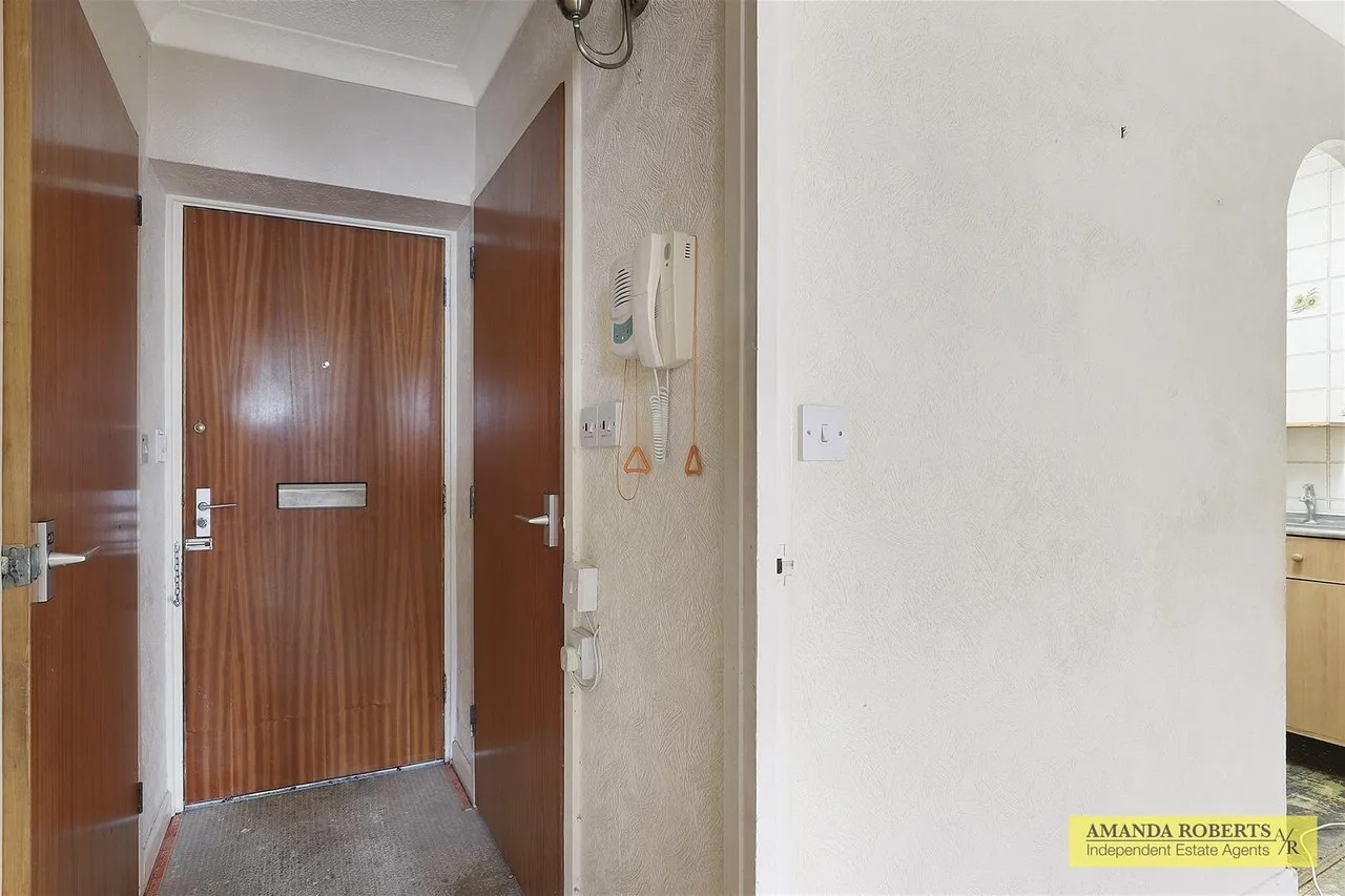 Homebush House, 142 Kings Head Hill, Chingford, photo 11