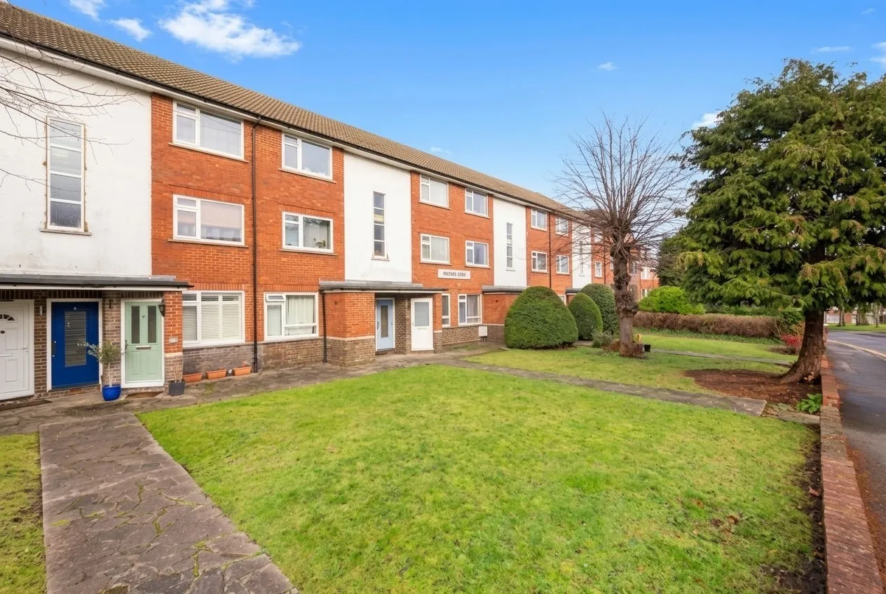 2 bed flat to rent — Grange Road, SUTTON