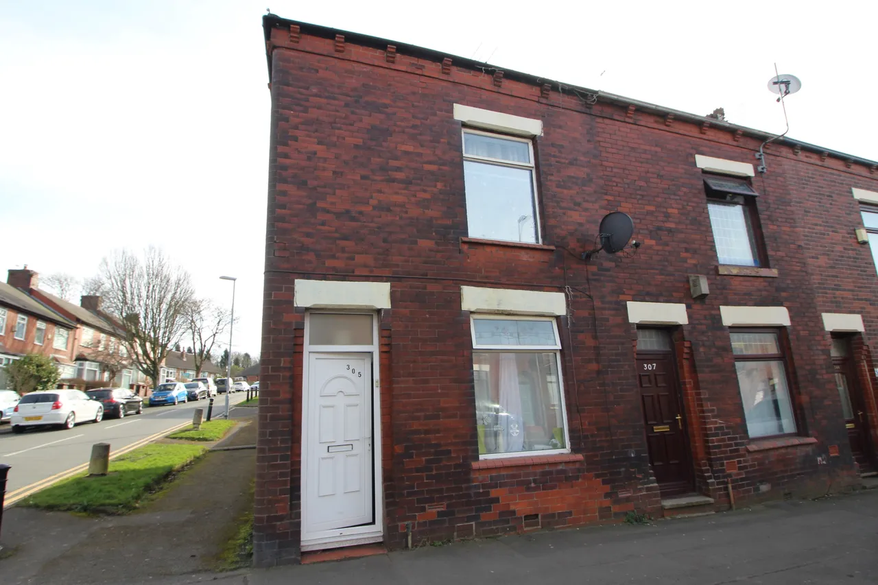 2 bed house for sale — Hollins Road, Oldham, OL8