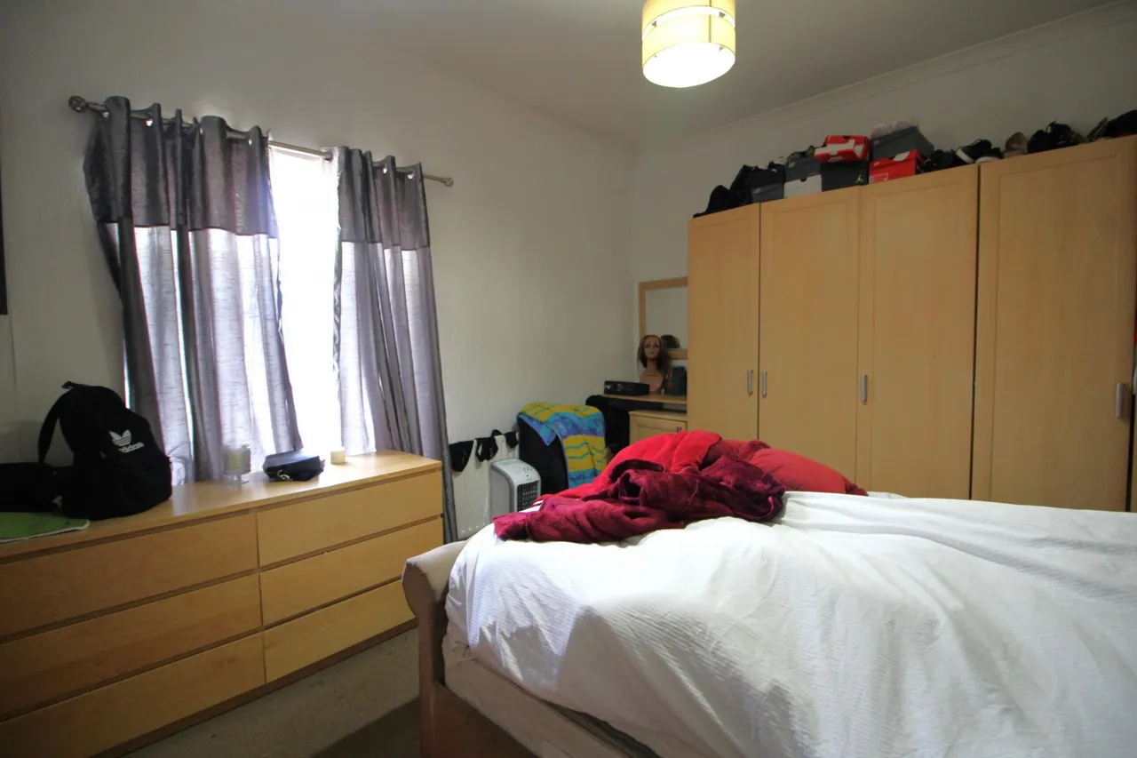 Hollins Road, Oldham, OL8, photo 6