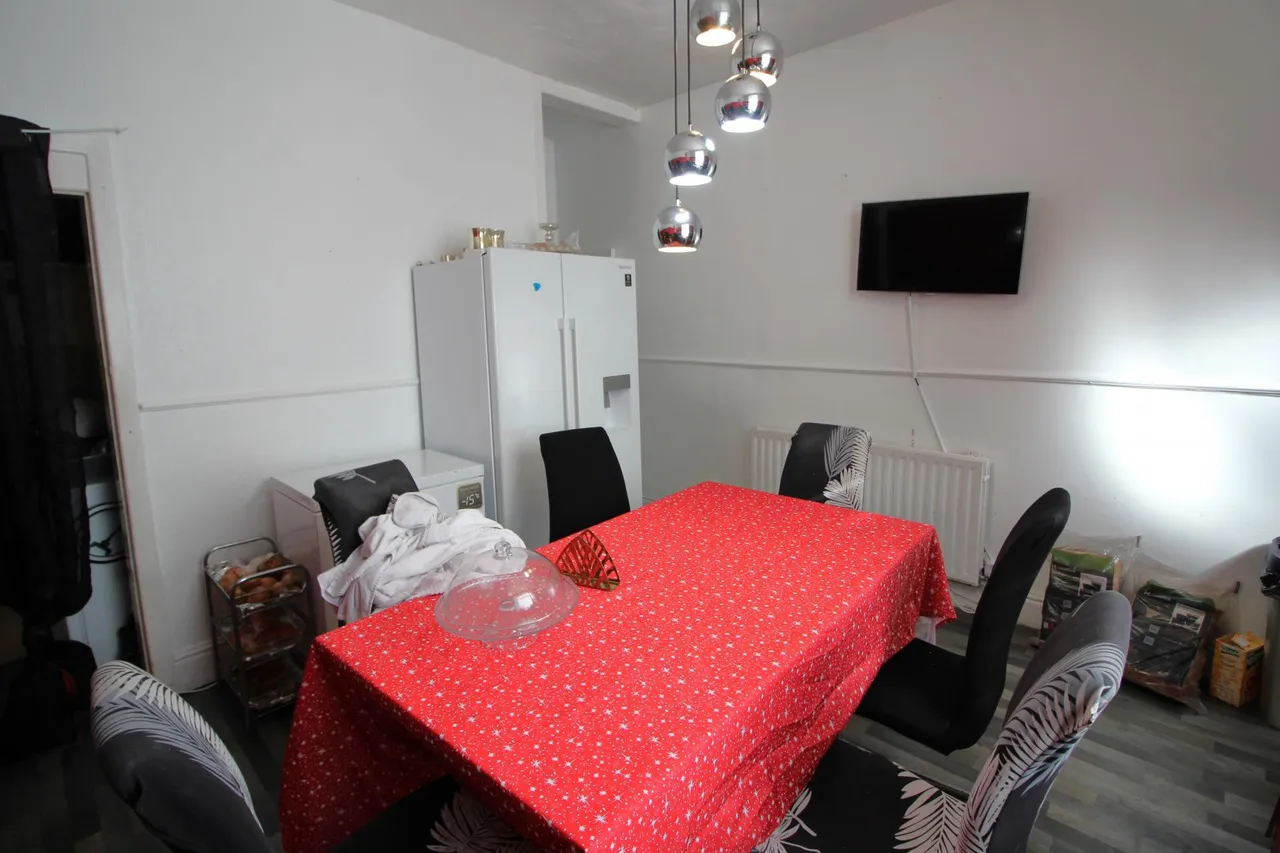 Hollins Road, Oldham, OL8, photo 5