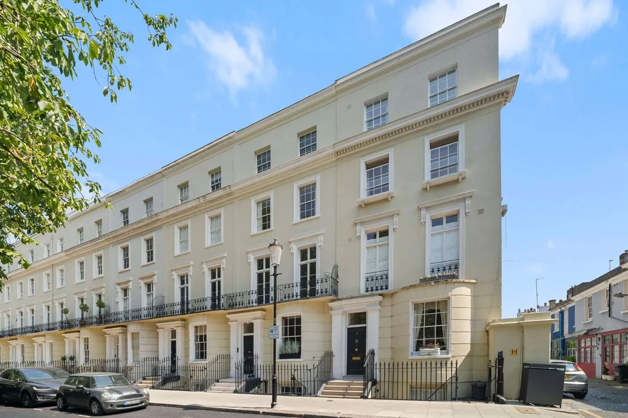 4 bed house to rent — Norland Square, Holland Park, London, W11 4PX