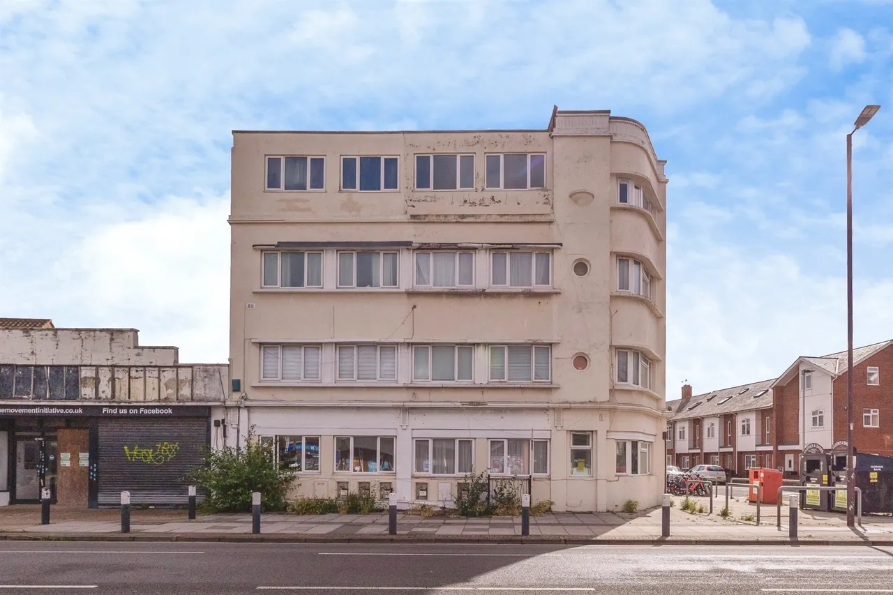 2 bed flat for sale — Milton Road, Southsea
