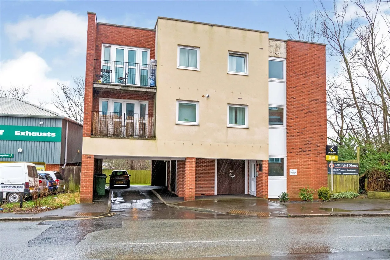 2 bed flat for sale, Portswood Road, Southampton, SO17