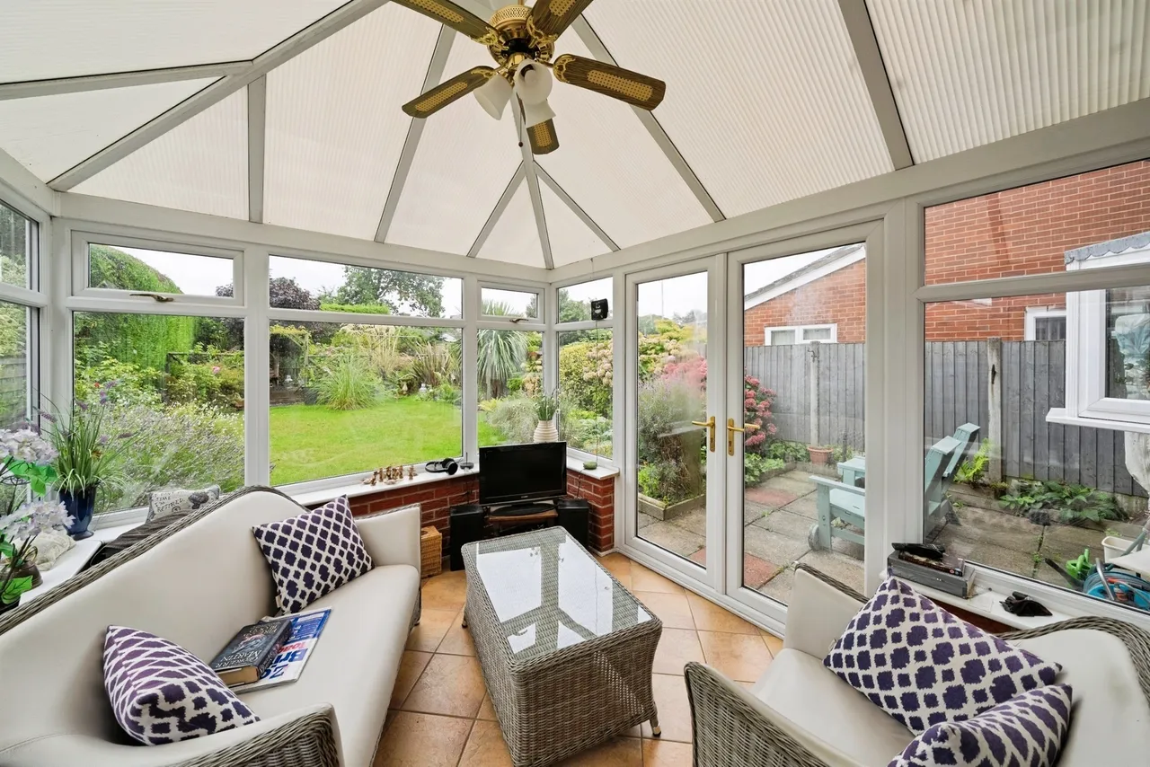 Dutton Drive, Wirral, photo 6