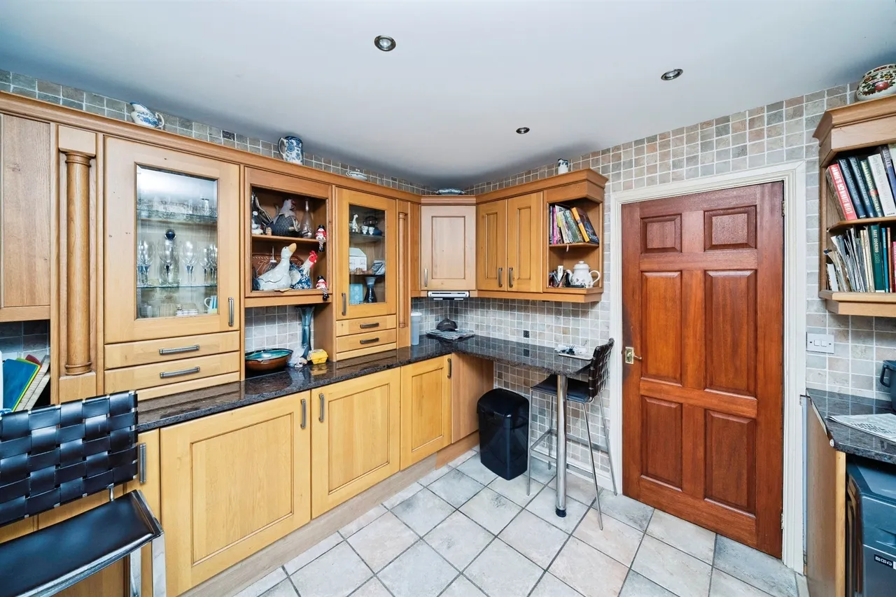 Dutton Drive, Wirral, photo 5
