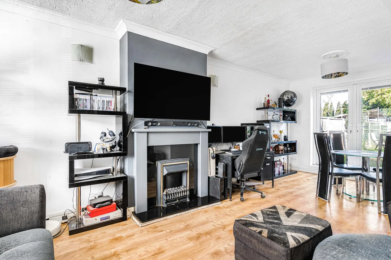 Kenyngton Drive, Sunbury-on-thames, TW16, photo 3