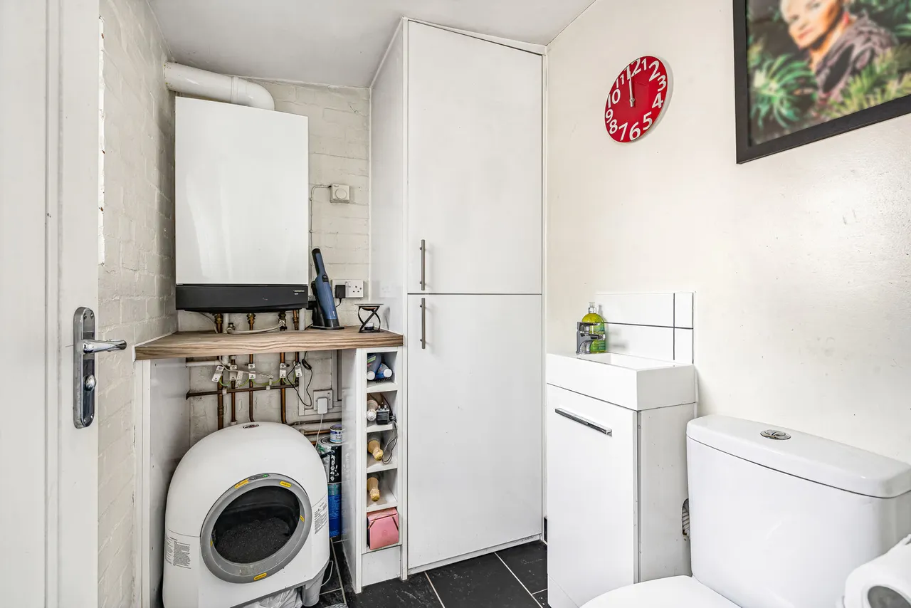 Kenyngton Drive, Sunbury-on-thames, TW16, photo 9