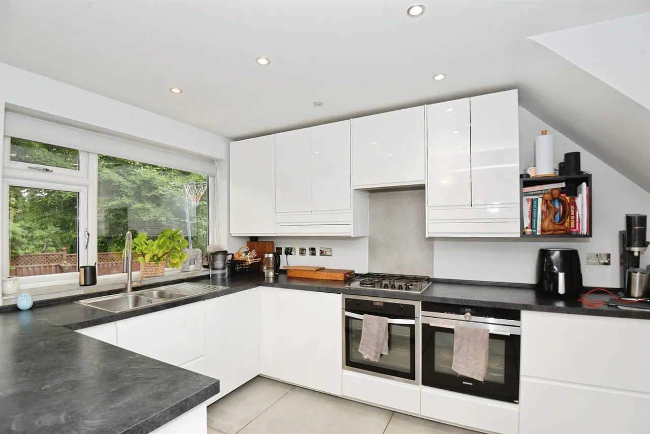 Uplands Close, High Wycombe, photo 3