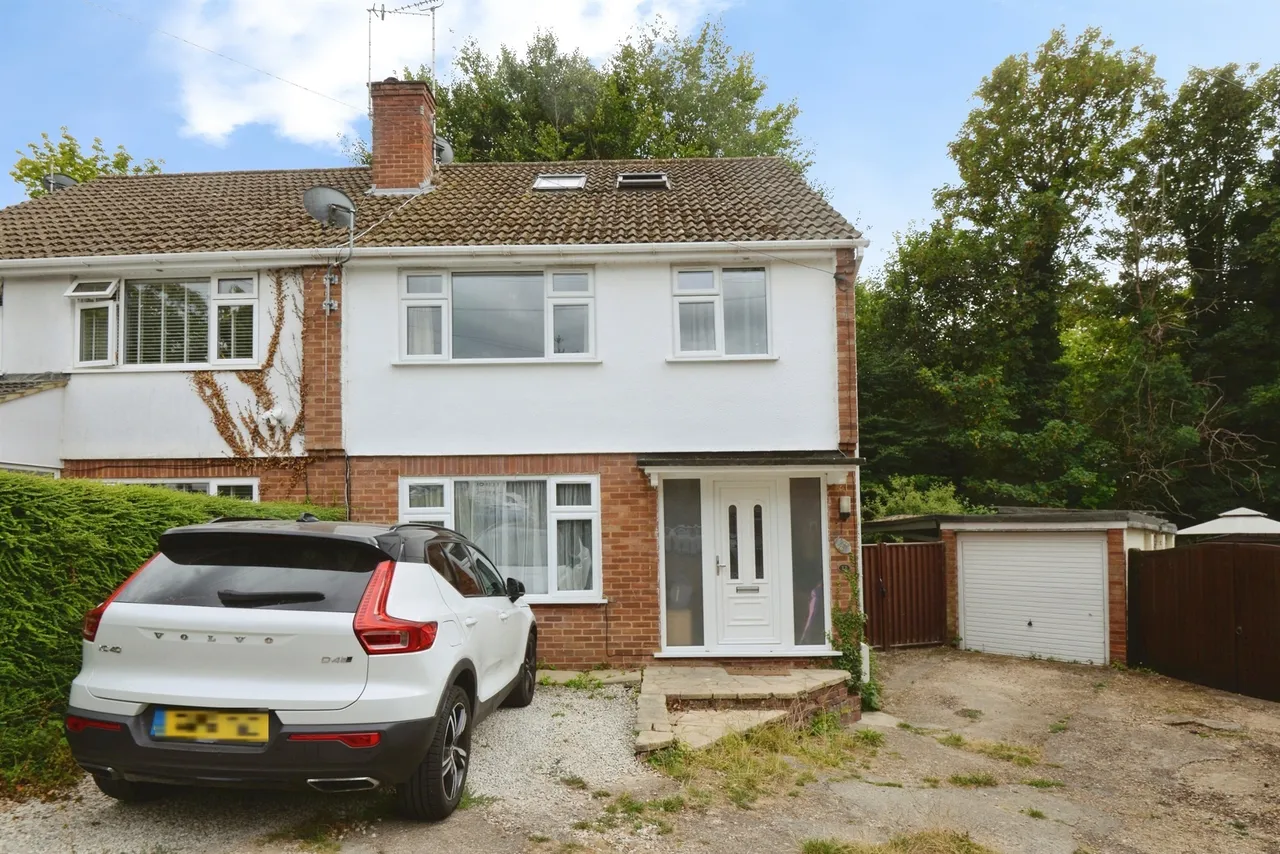 4 bed house for sale — Uplands Close, High Wycombe