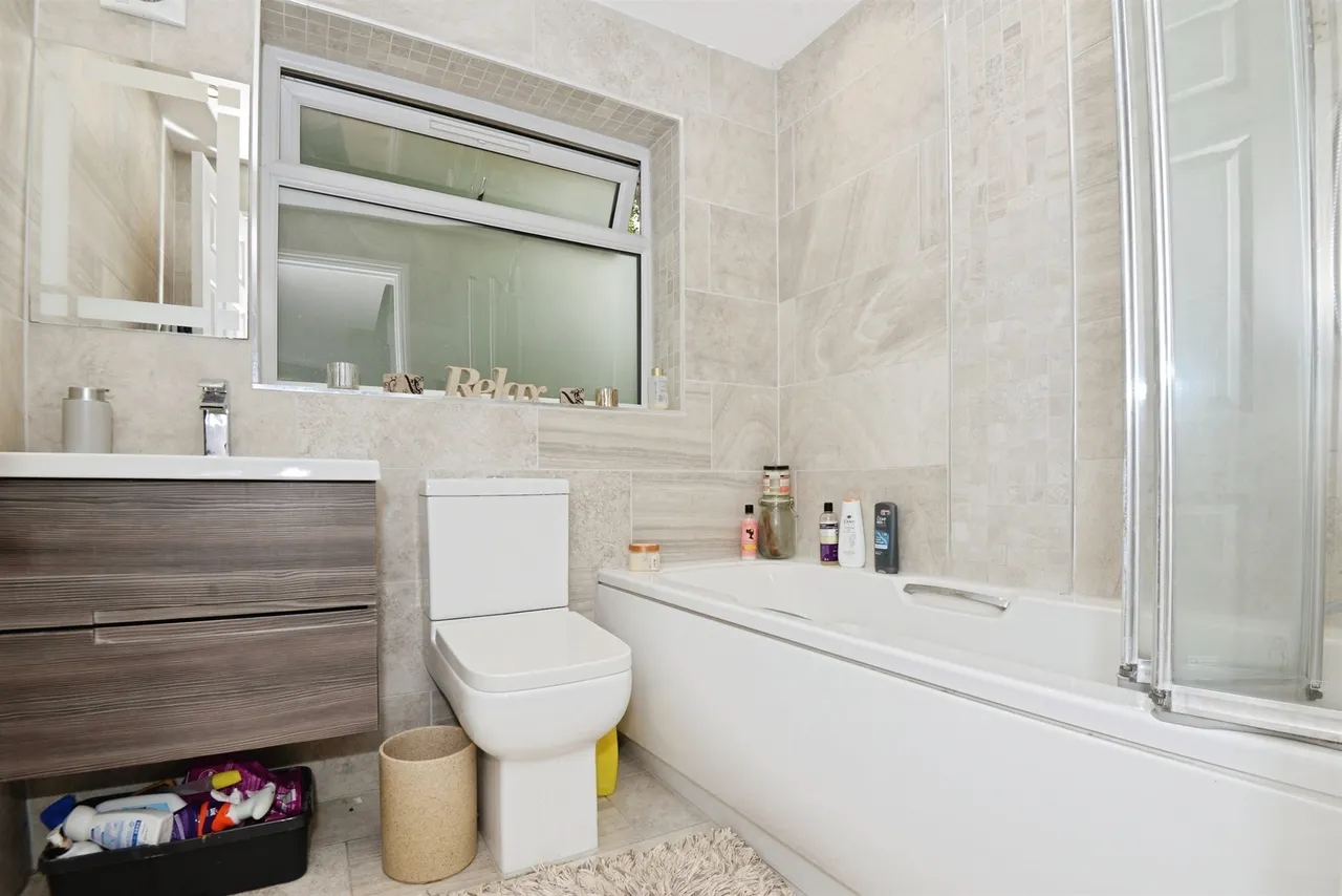 Uplands Close, High Wycombe, photo 11
