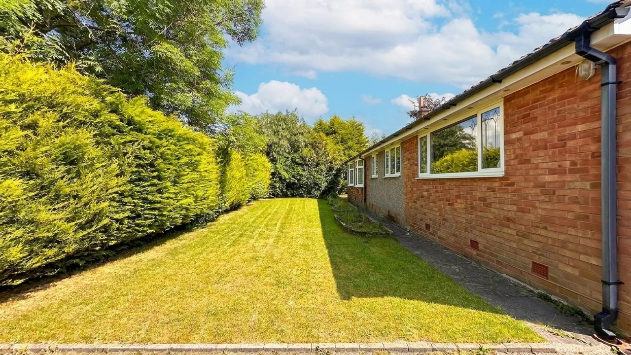 Hazel Drive, Stockport, photo 4