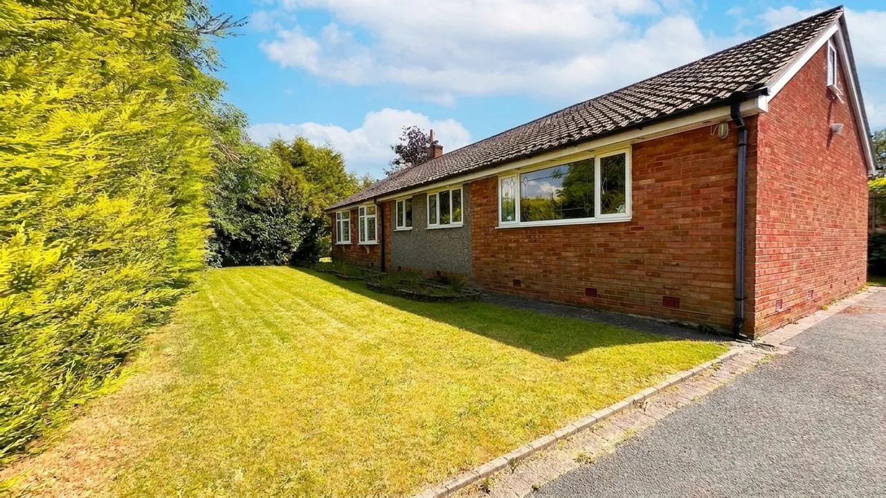 Hazel Drive, Stockport, photo 24