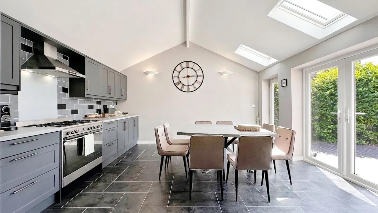 Hazel Drive, Stockport, photo 2