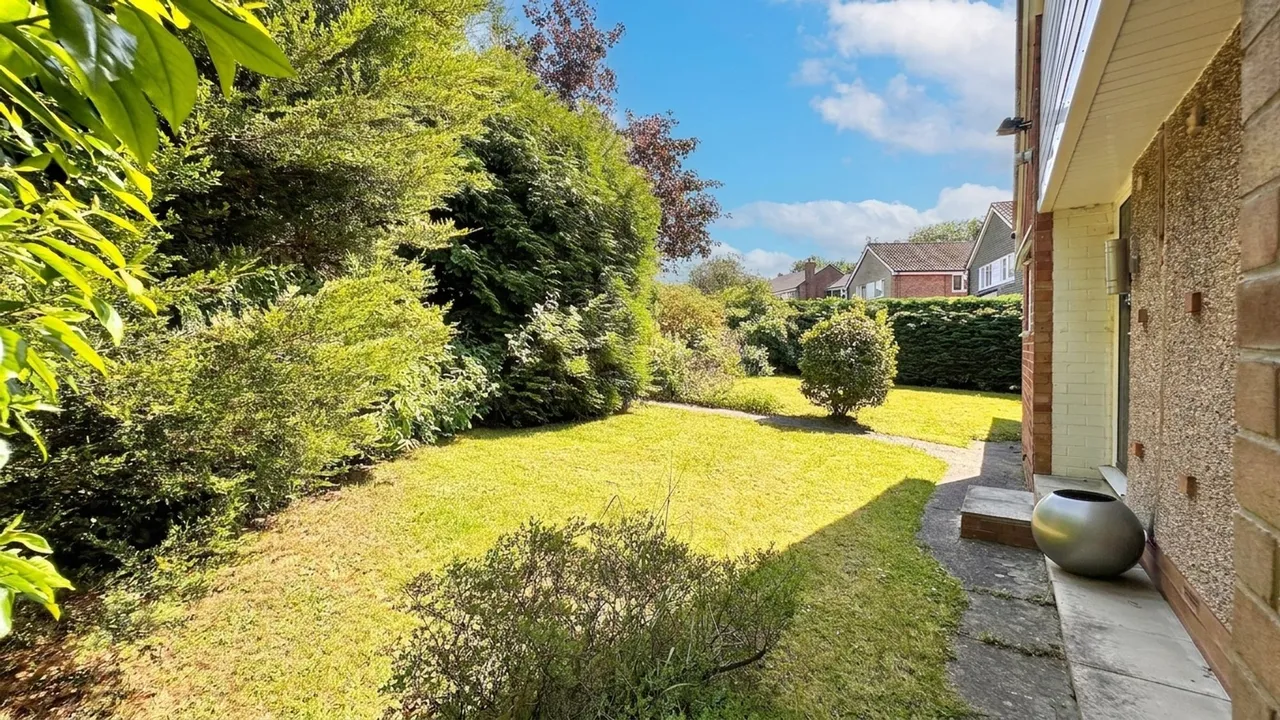 Hazel Drive, Stockport, photo 26