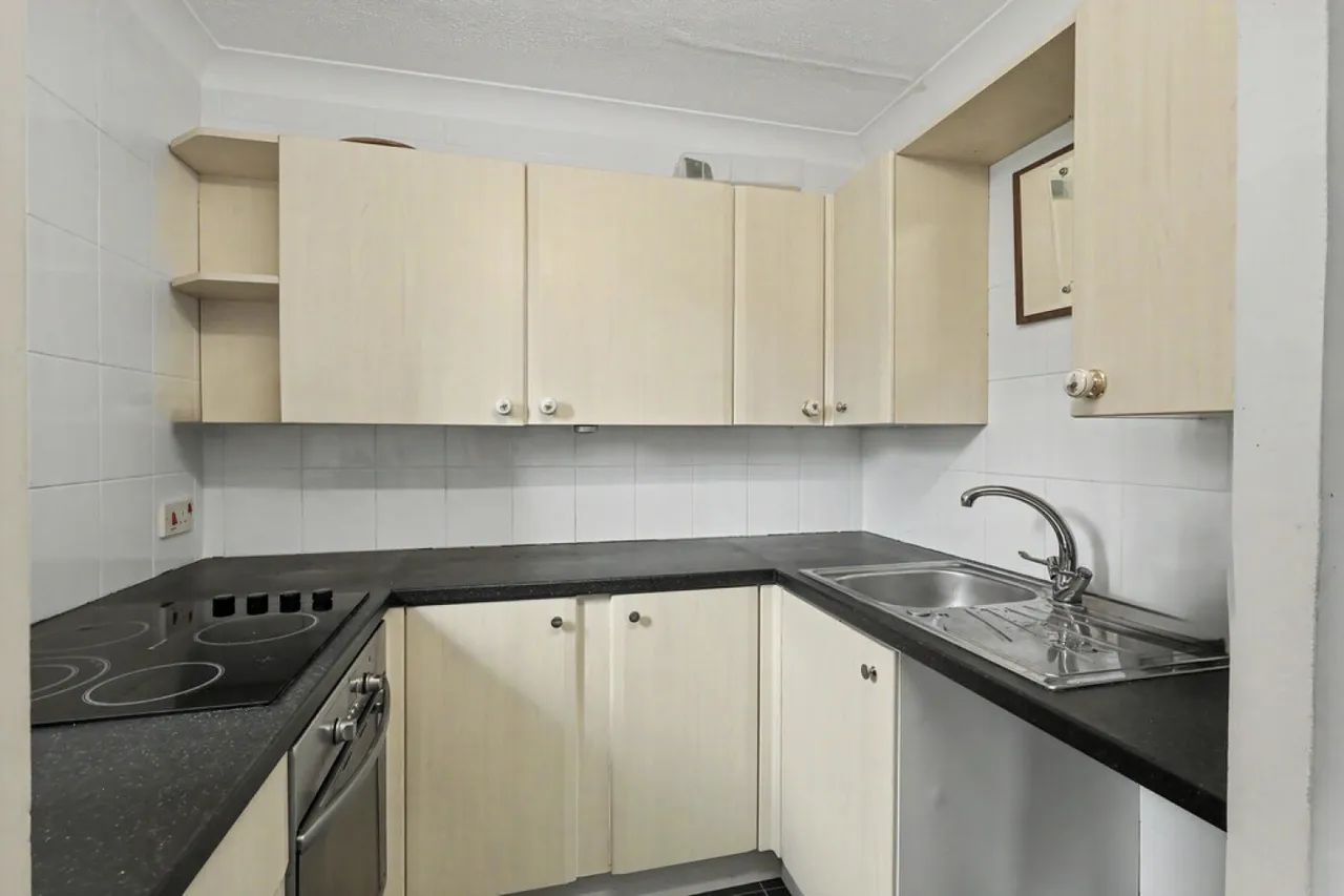 Station Road, BH14, photo 3