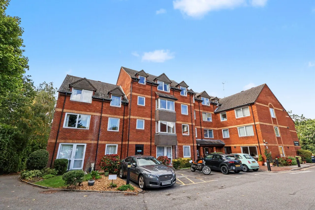Station Road, BH14, photo 18