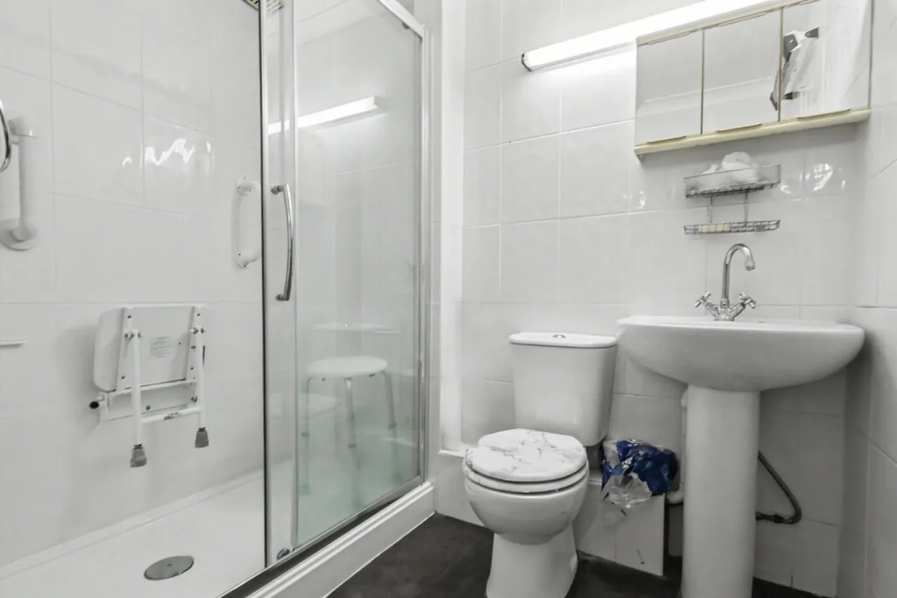 Station Road, BH14, photo 8