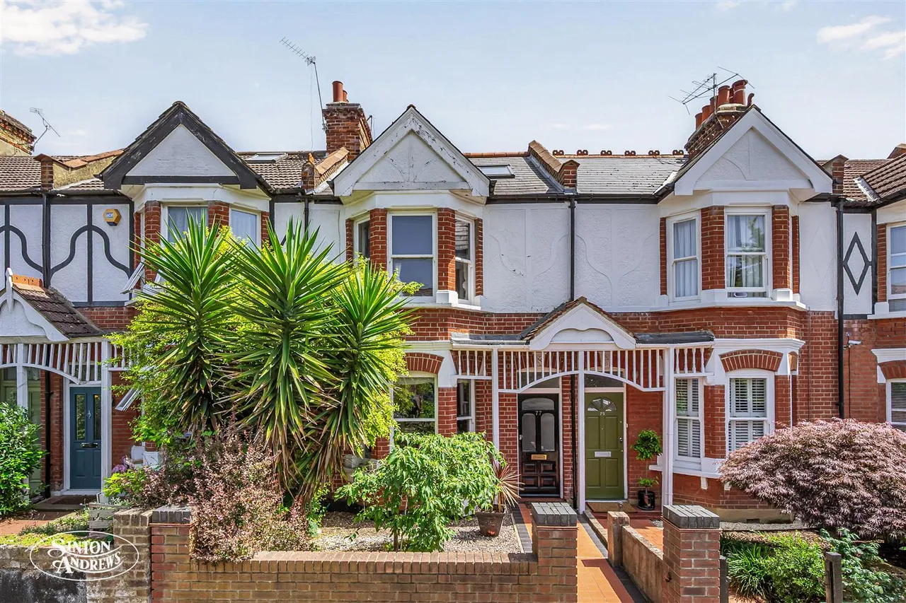 4 bed property for sale, Dudley Gardens, London