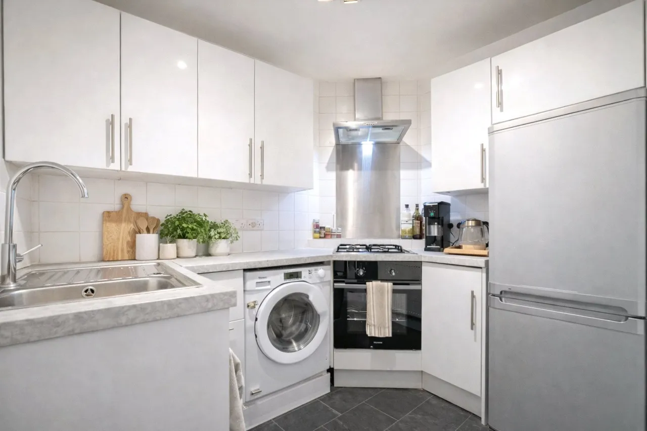 Lyster Mews, Cobham, KT11, photo 3