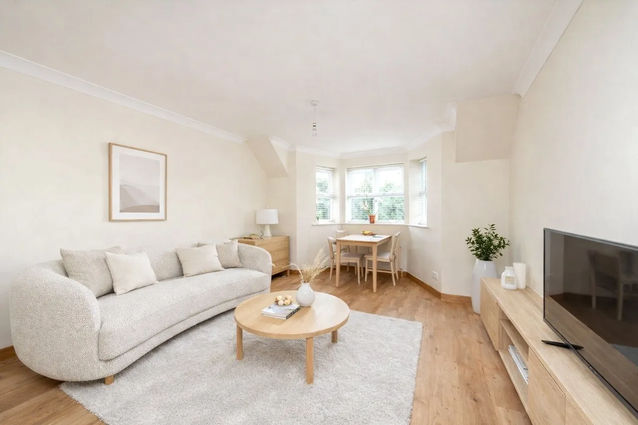 Lyster Mews, Cobham, KT11, photo 2