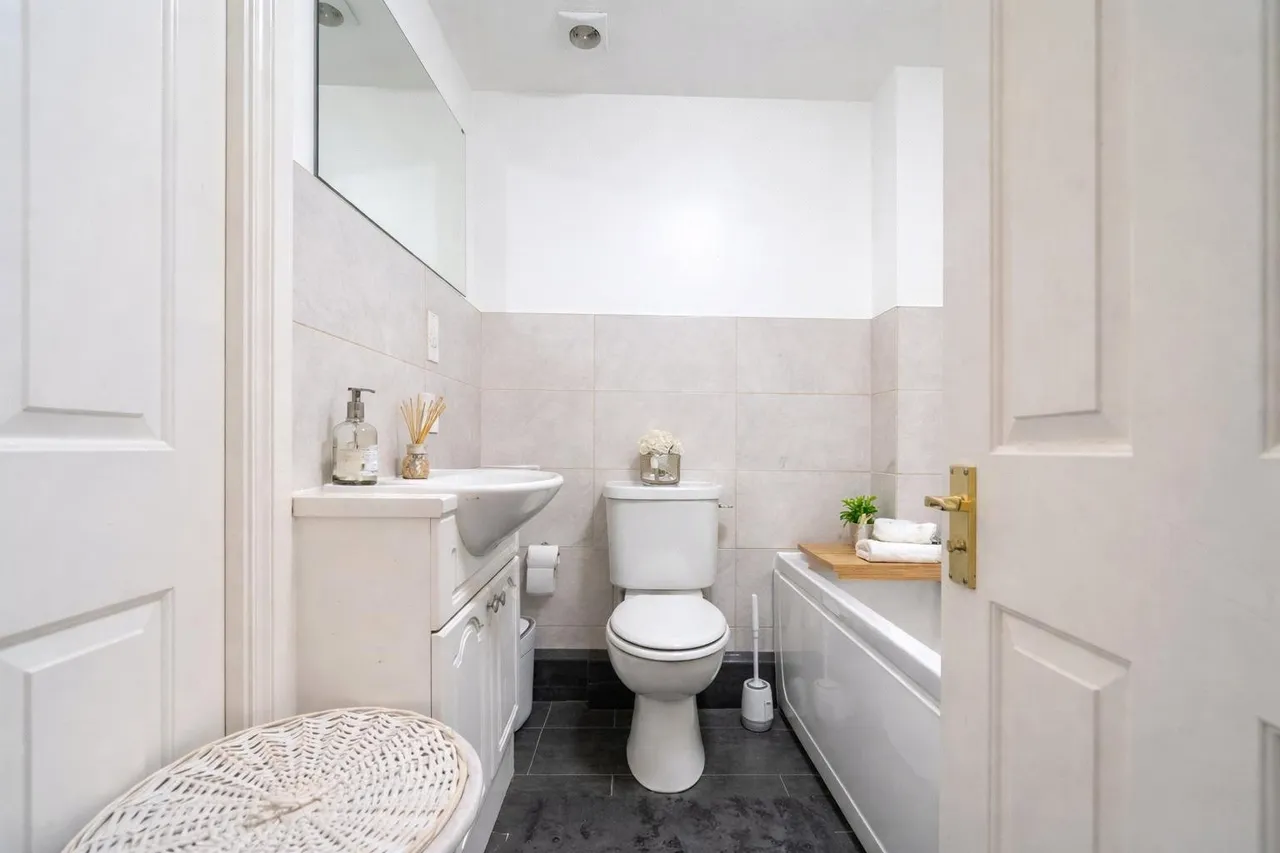 Lyster Mews, Cobham, KT11, photo 6