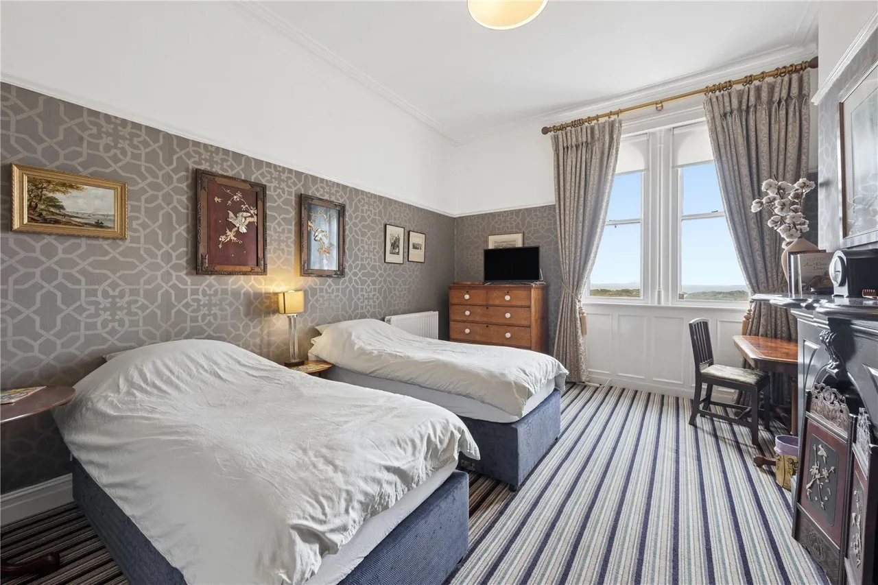 Beach Lawn, Liverpool, L22, photo 24