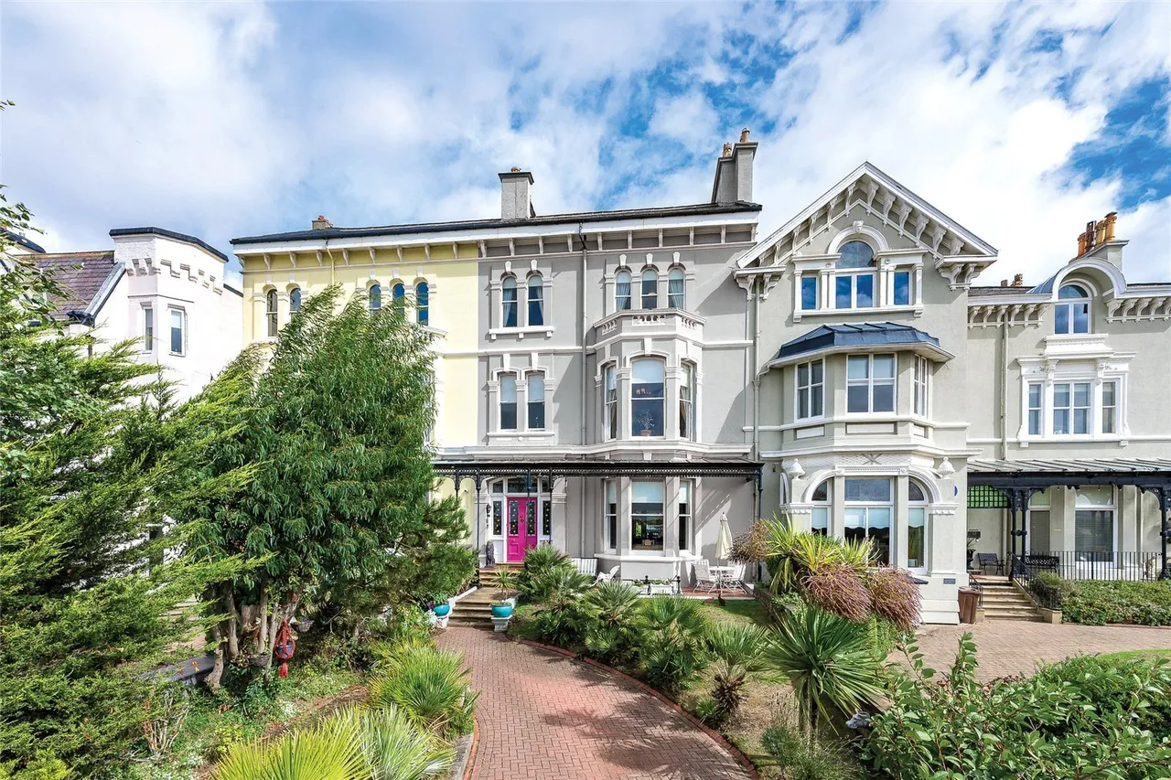 7 bed property for sale, Beach Lawn, Liverpool, L22