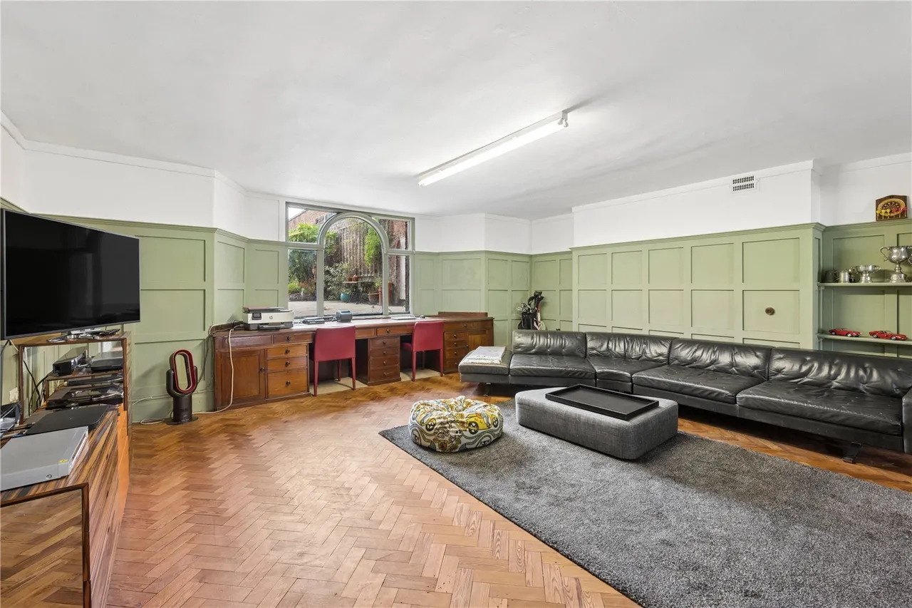 Beach Lawn, Liverpool, L22, photo 33