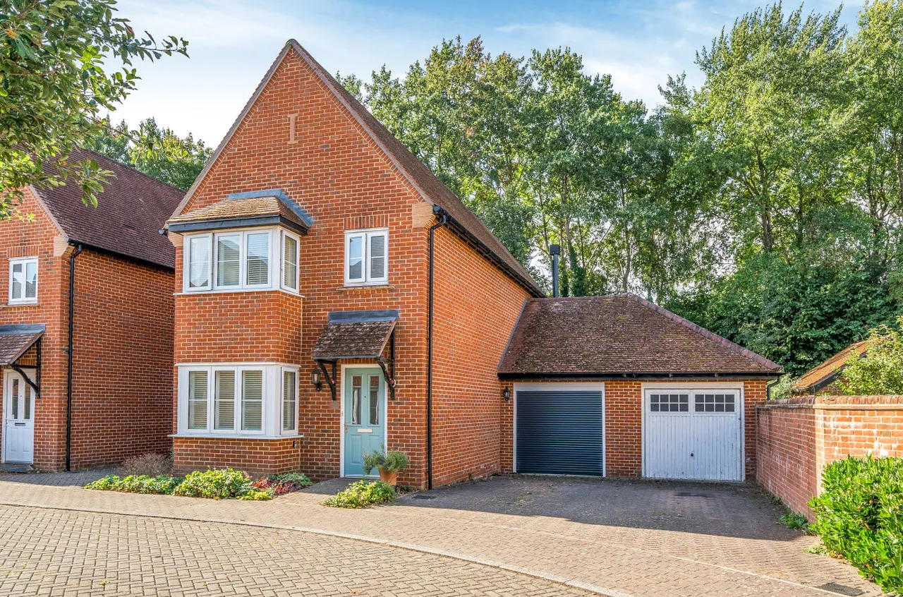 3 bed house for sale, Bakeland Gardens, Alresford, SO24