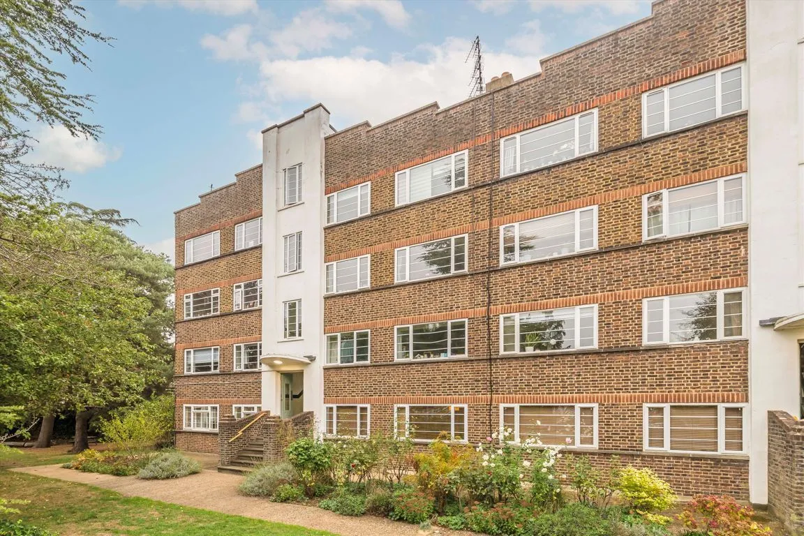 2 bed property to rent, Park Road, KT1
