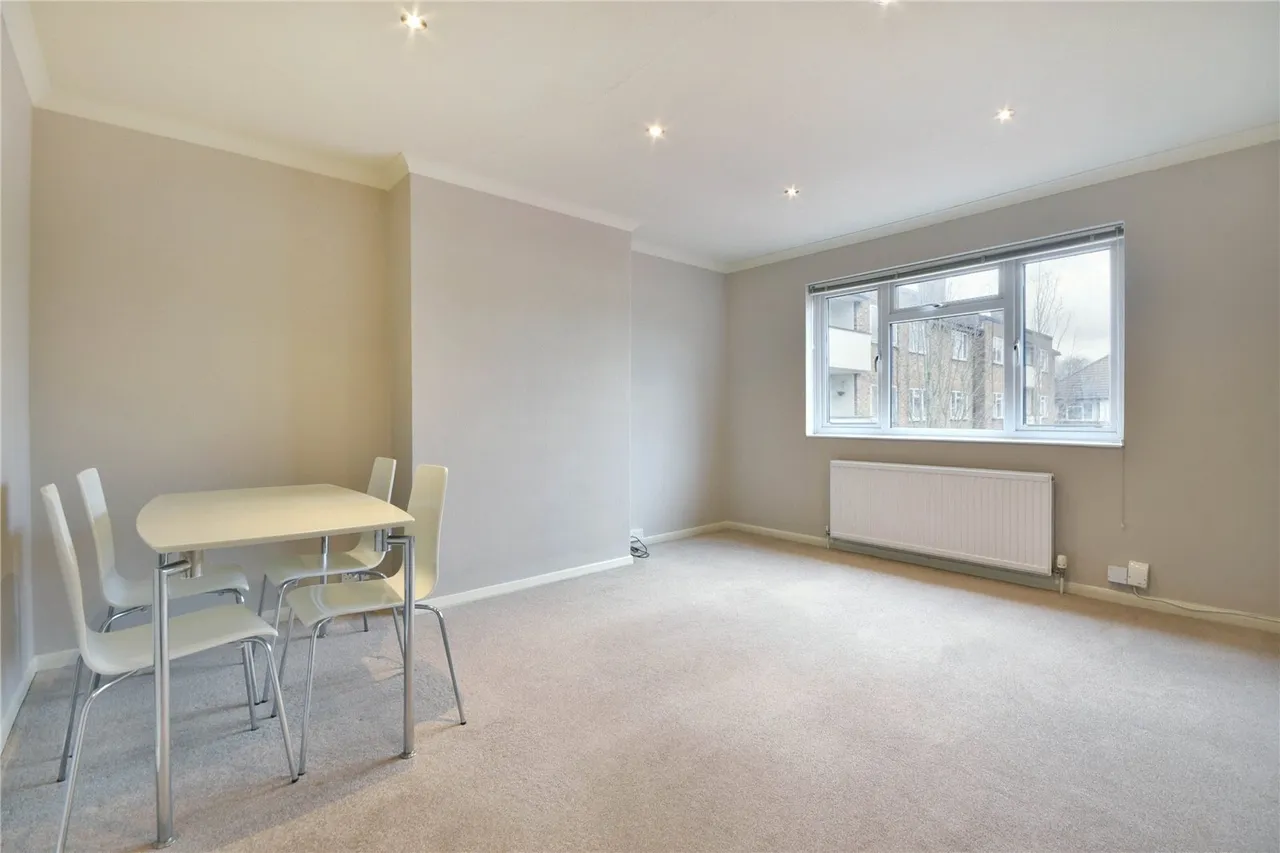 2 bed flat to rent, Vines Avenue, Finchley Central, N3
