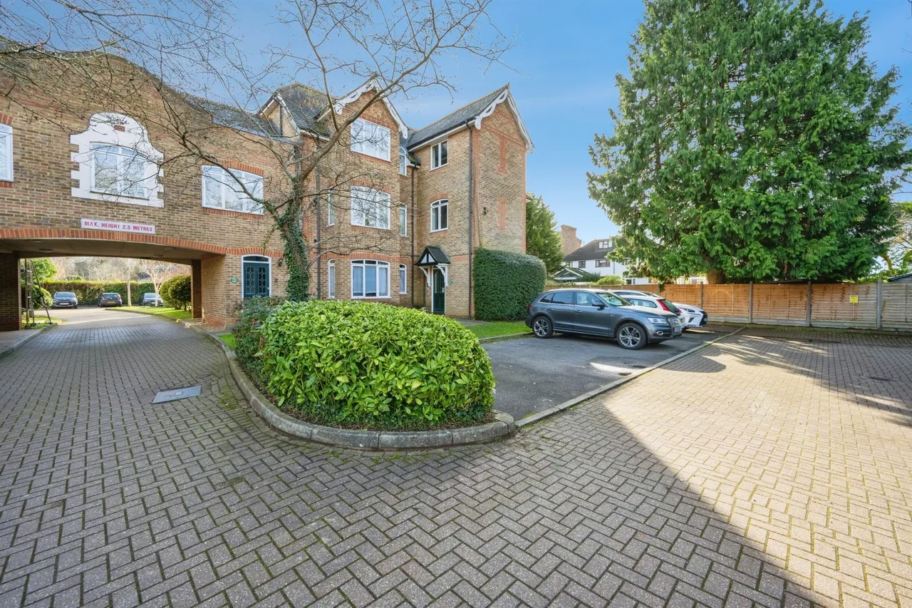 2 bed flat for sale — Latium Close, Holywell Hill, St. Albans