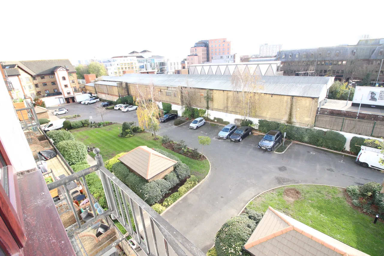 Sopwith Way, KINGSTON UPON THAMES, Surrey, Kingston Upon Thames, KT25AG, photo 12