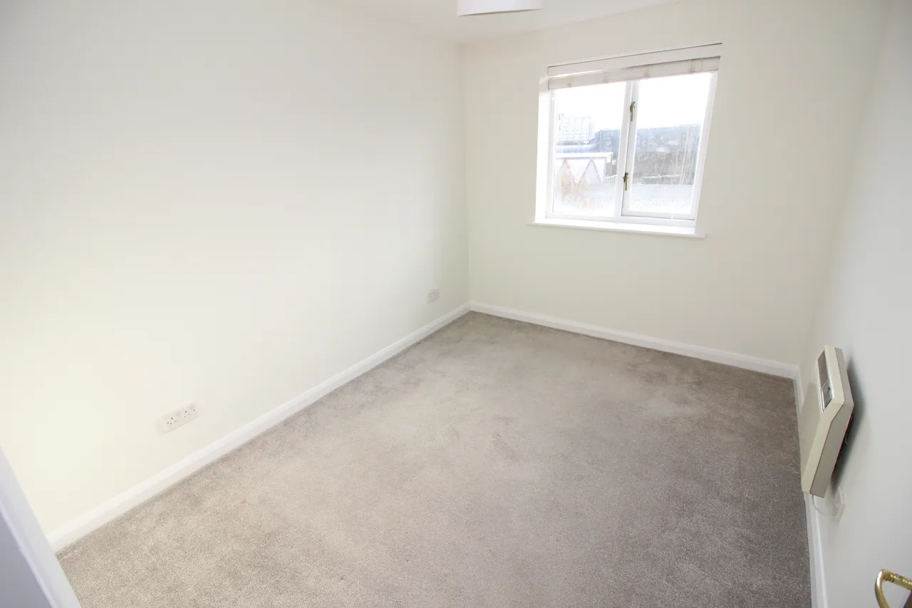 Sopwith Way, KINGSTON UPON THAMES, Surrey, Kingston Upon Thames, KT25AG, photo 7