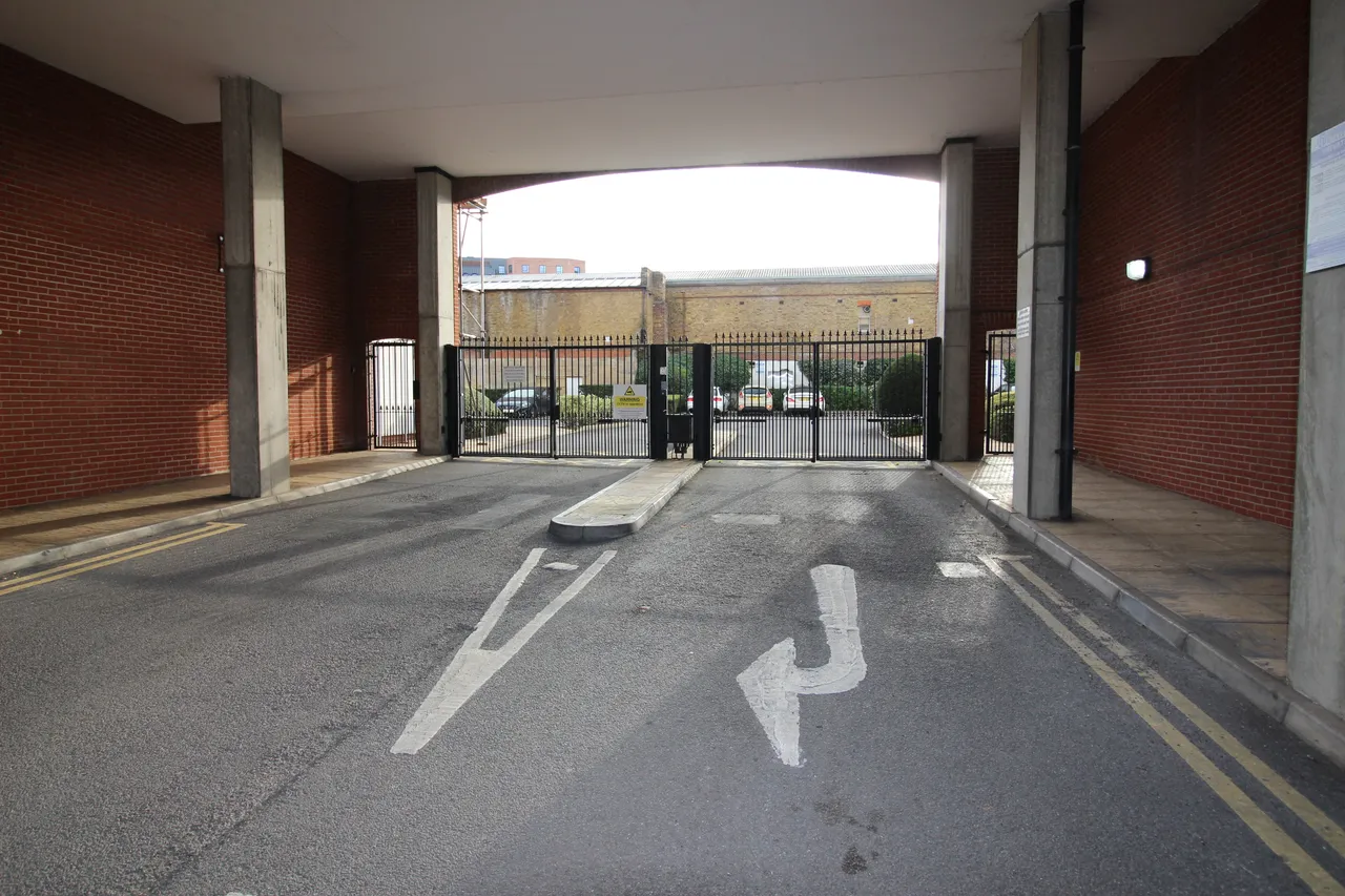 Sopwith Way, KINGSTON UPON THAMES, Surrey, Kingston Upon Thames, KT25AG, photo 9