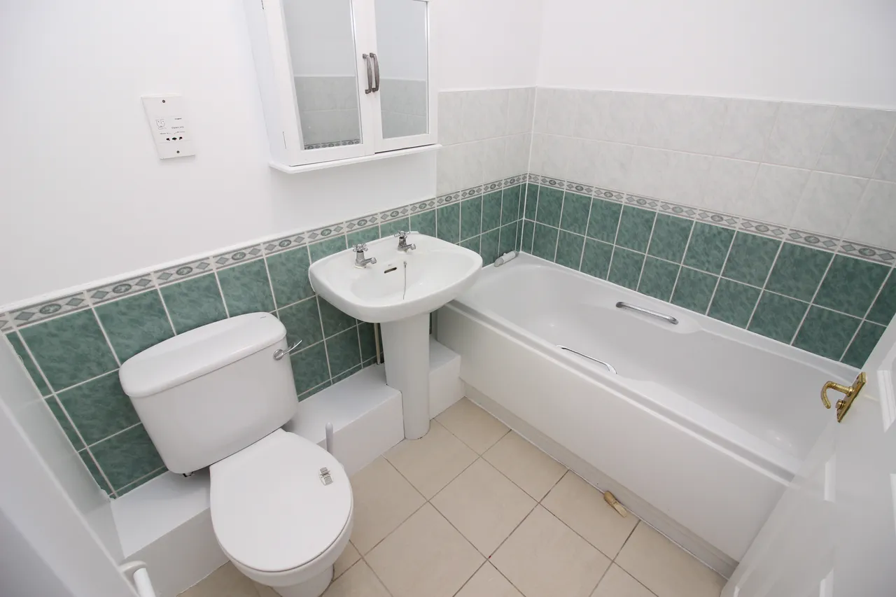 Sopwith Way, KINGSTON UPON THAMES, Surrey, Kingston Upon Thames, KT25AG, photo 8