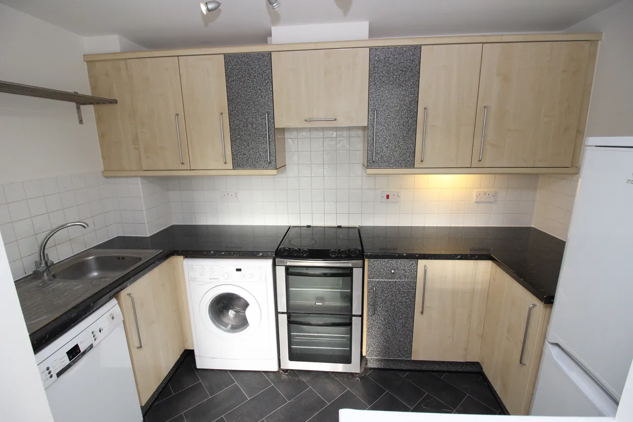 Sopwith Way, KINGSTON UPON THAMES, Surrey, Kingston Upon Thames, KT25AG, photo 4