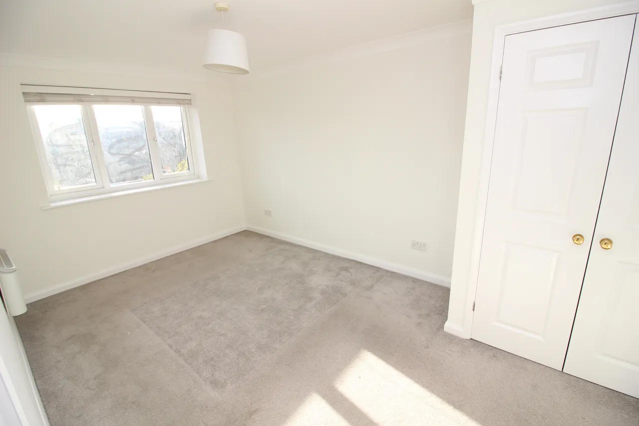 Sopwith Way, KINGSTON UPON THAMES, Surrey, Kingston Upon Thames, KT25AG, photo 5