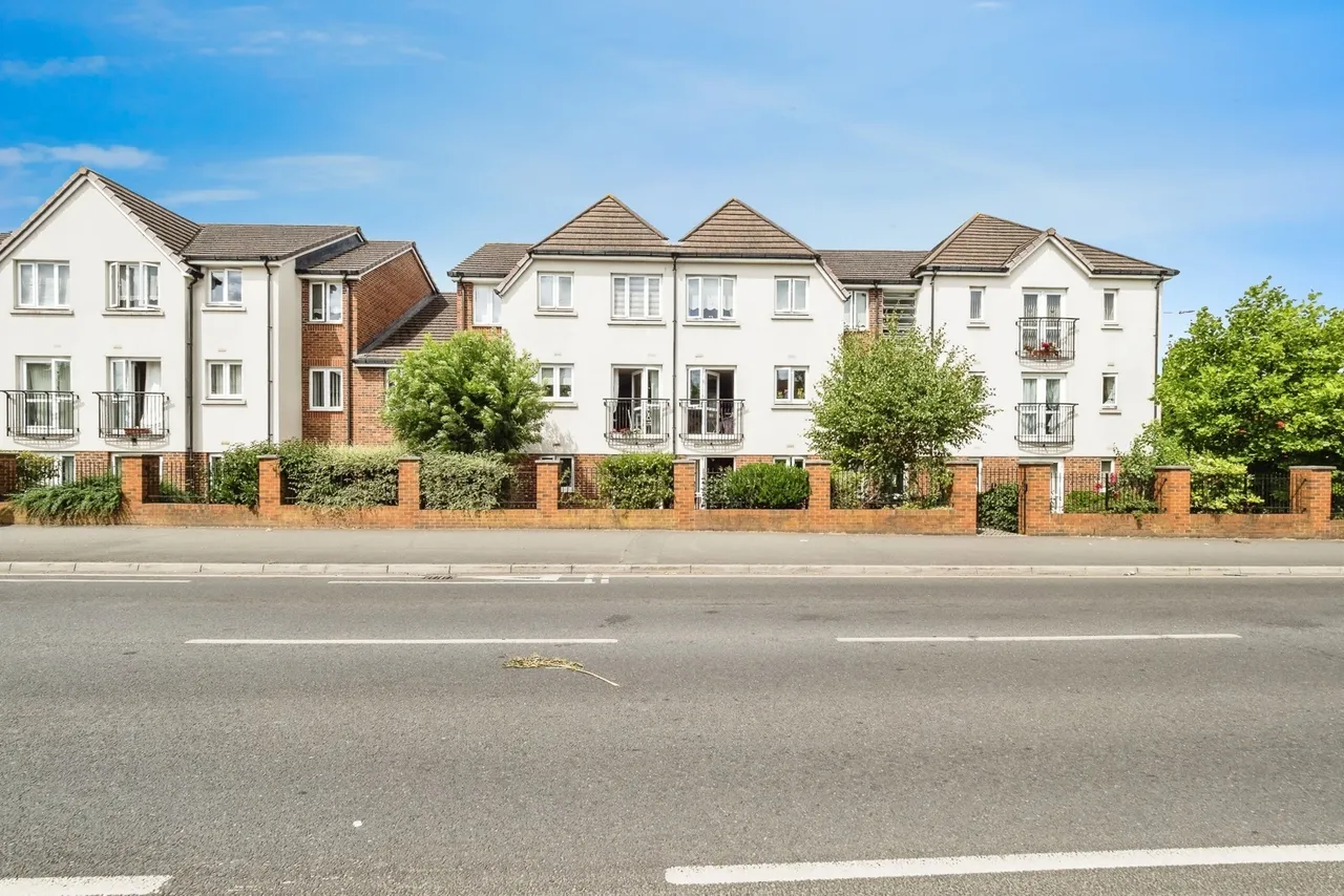 1 bed flat for sale — White Hart Lane, Romford, RM7