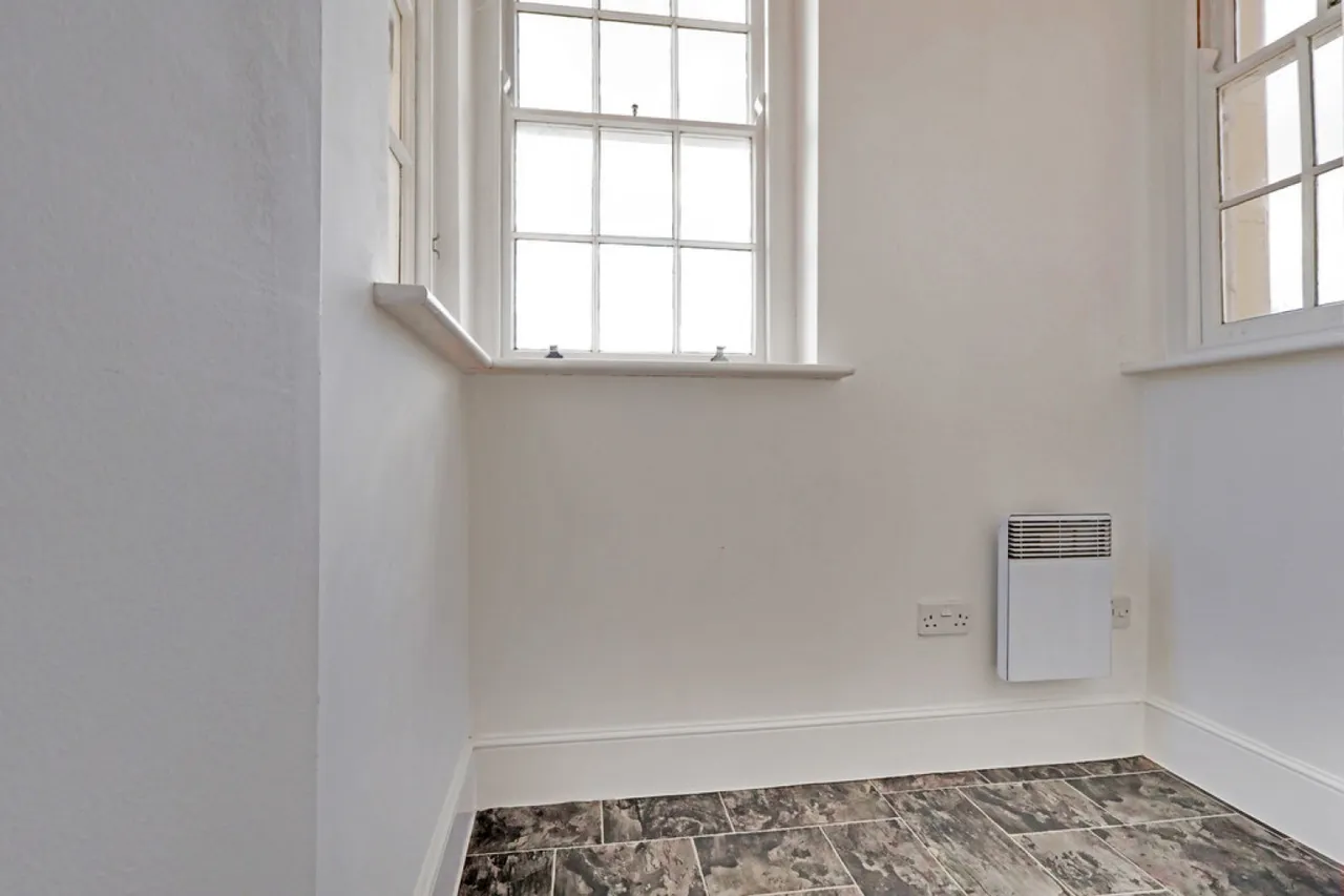 The Crescent, Gloucester, photo 7