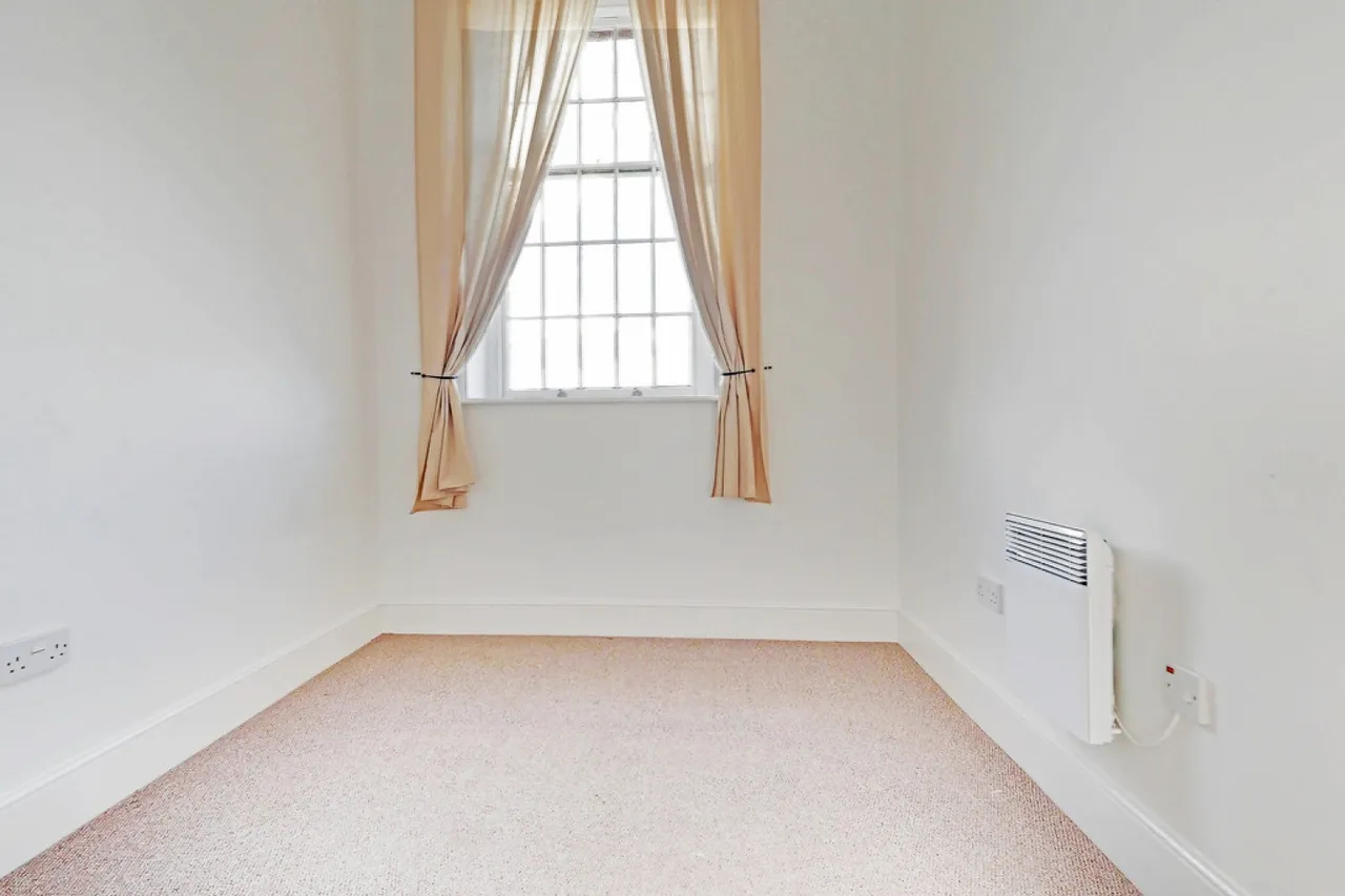 The Crescent, Gloucester, photo 6
