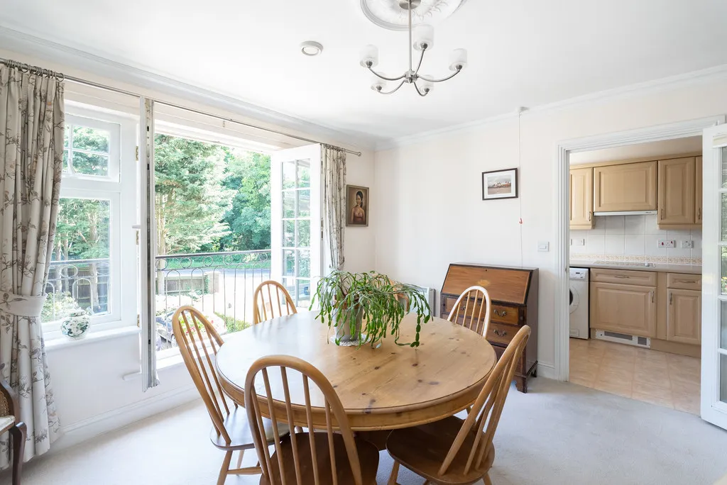 Epsom Road, Leatherhead, KT22, photo 2
