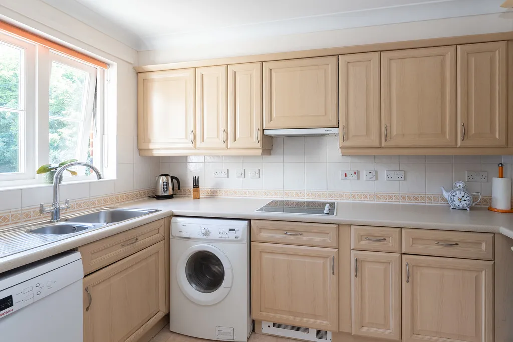 Epsom Road, Leatherhead, KT22, photo 4